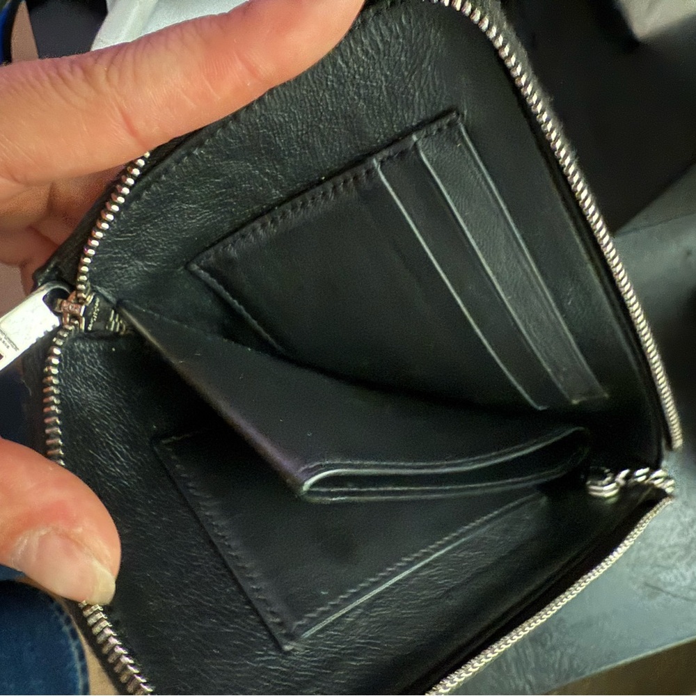 Saint Laurent Logo Zipped Key Pouch - Picture 3 of 4